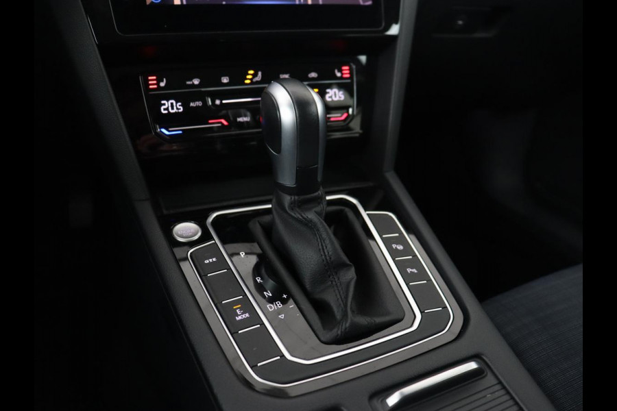Volkswagen Passat 1.4 TSI PHEV GTE | Stoelverwarming | Virtual Cockpit | Massage | Memory | Carplay | Camera | Matrix LED | Navigatie | Parkeerhulp | Adaptive cruise | Plug In