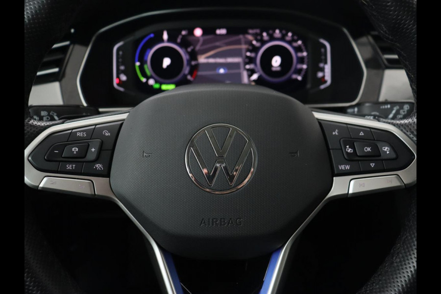 Volkswagen Passat 1.4 TSI PHEV GTE | Stoelverwarming | Virtual Cockpit | Massage | Memory | Carplay | Camera | Matrix LED | Navigatie | Parkeerhulp | Adaptive cruise | Plug In