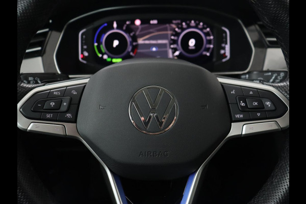 Volkswagen Passat 1.4 TSI PHEV GTE | Stoelverwarming | Virtual Cockpit | Massage | Memory | Carplay | Camera | Matrix LED | Navigatie | Parkeerhulp | Adaptive cruise | Plug In