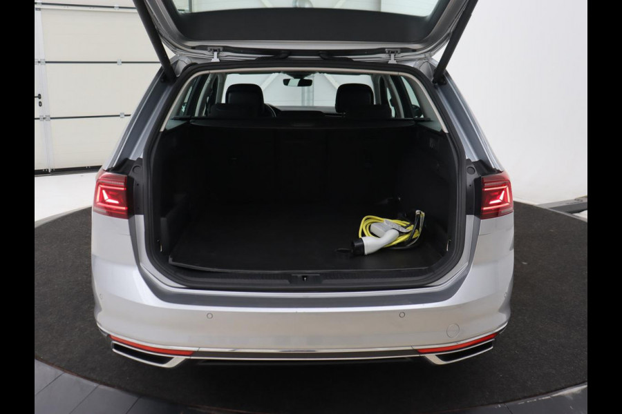 Volkswagen Passat 1.4 TSI PHEV GTE | Stoelverwarming | Virtual Cockpit | Massage | Memory | Carplay | Camera | Matrix LED | Navigatie | Parkeerhulp | Adaptive cruise | Plug In