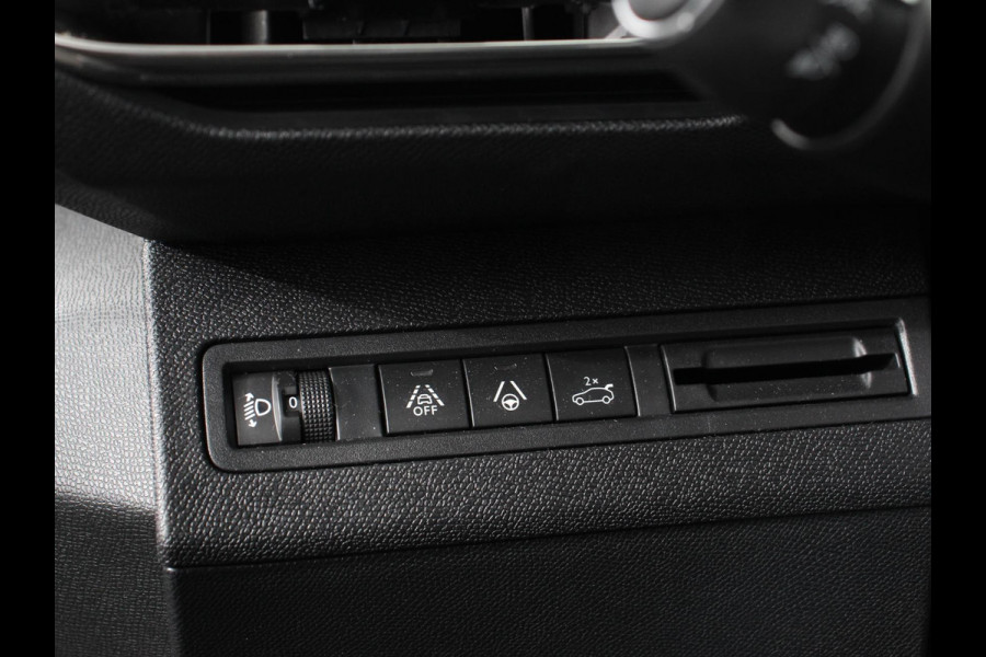 Peugeot 3008 1.2 PureTech 130 pk Automaat Allure Pack Business | Stoelverwarming voor | Climate control | Achteruitrij camera | Electrisch bedienbare achterklep | LED | Apple Carplay/ Android Auto | Parkeersensoren | Cruise control |