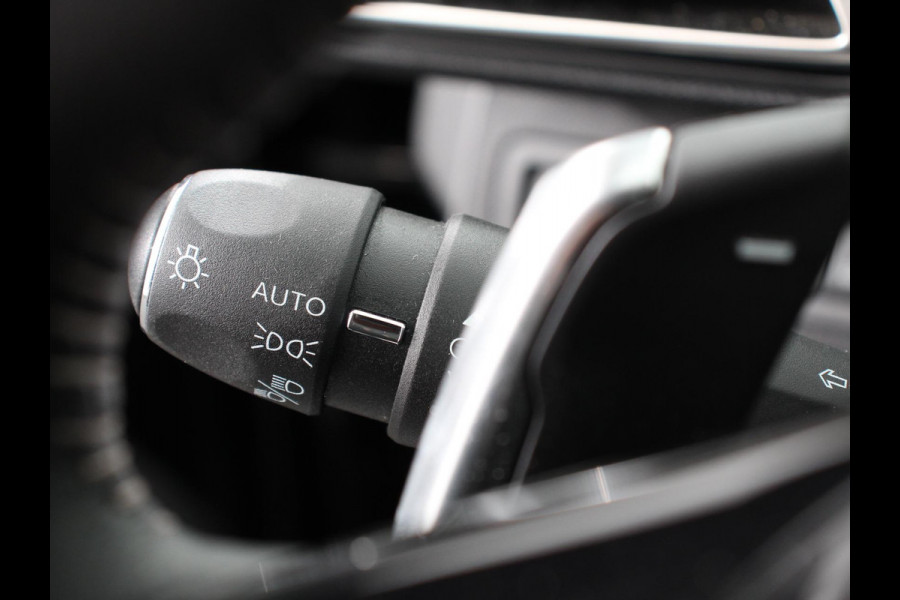 Peugeot 3008 1.2 PureTech 130 pk Automaat Allure Pack Business | Stoelverwarming voor | Climate control | Achteruitrij camera | Electrisch bedienbare achterklep | LED | Apple Carplay/ Android Auto | Parkeersensoren | Cruise control |