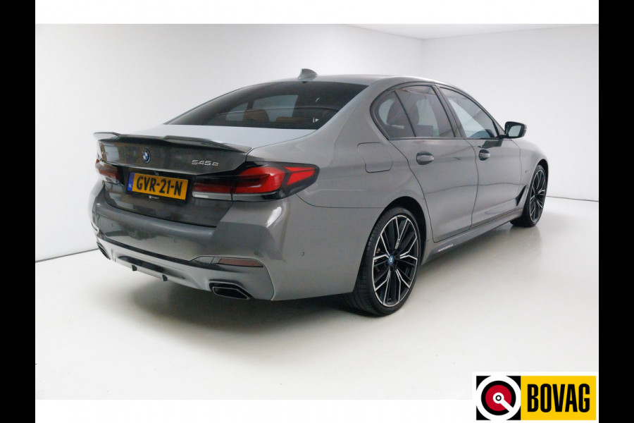 BMW 5 Serie 545e xDrive automaat 394 PK M-Sport M-performance parts Shadowline, Stoel + Stuurverw. 20" LMV, Ambiance verlichting, Driver assist