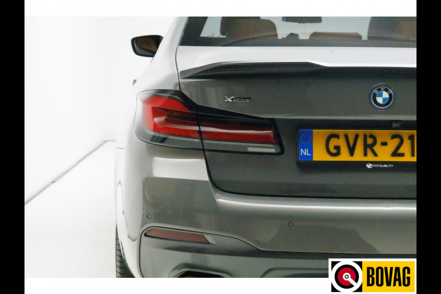BMW 5 Serie 545e xDrive automaat 394 PK M-Sport M-performance parts Shadowline, Stoel + Stuurverw. 20" LMV, Ambiance verlichting, Driver assist