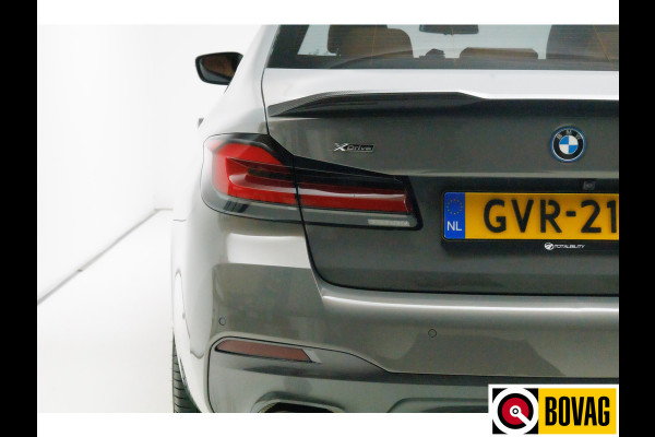 BMW 5 Serie 545e xDrive automaat 394 PK M-Sport M-performance parts Shadowline, Stoel + Stuurverw. 20" LMV, Ambiance verlichting, Driver assist