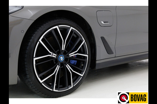 BMW 5 Serie 545e xDrive automaat 394 PK M-Sport M-performance parts Shadowline, Stoel + Stuurverw. 20" LMV, Ambiance verlichting, Driver assist