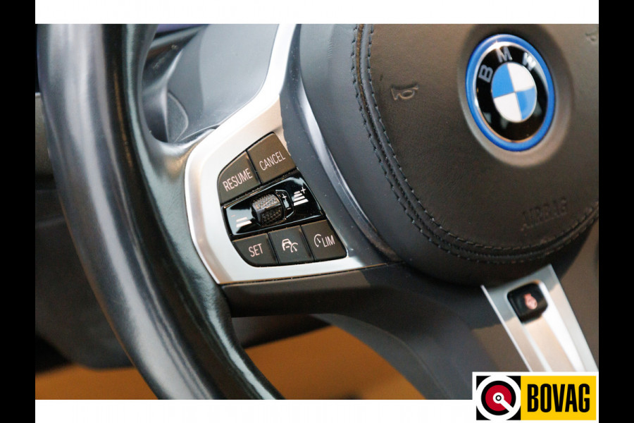BMW 5 Serie 545e xDrive automaat 394 PK M-Sport M-performance parts Shadowline, Stoel + Stuurverw. 20" LMV, Ambiance verlichting, Driver assist