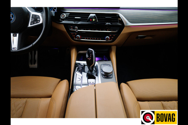 BMW 5 Serie 545e xDrive automaat 394 PK M-Sport M-performance parts Shadowline, Stoel + Stuurverw. 20" LMV, Ambiance verlichting, Driver assist