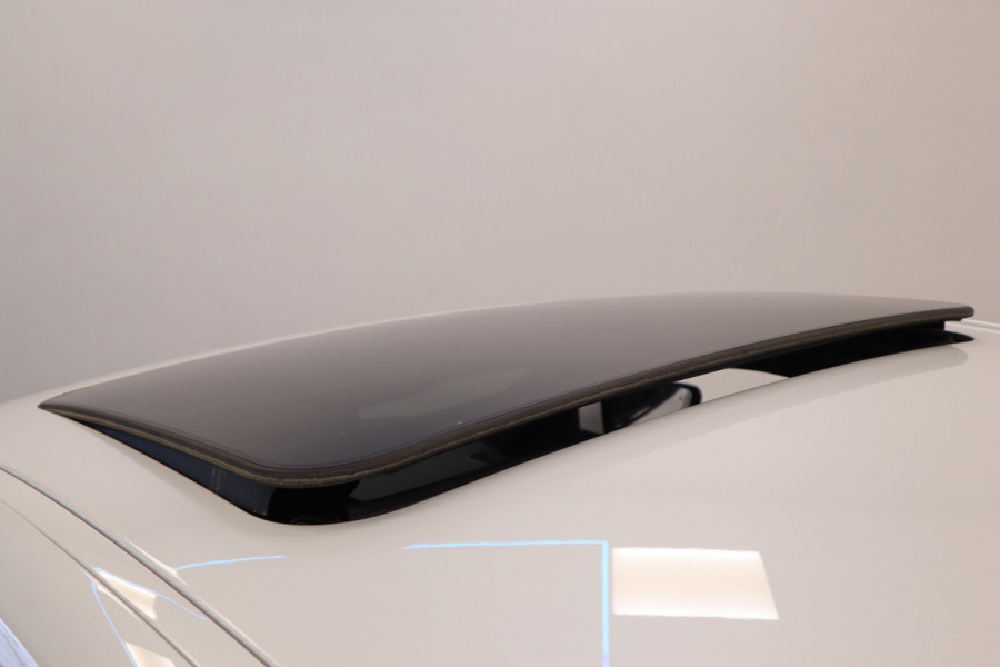 BMW 3-serie 330e xDrive ACC Head-UP Leder Elek. stoelen M sport Schuif/kanteldak 24 maanden garantie mogelijk (*vraag naar de voorwaarden)