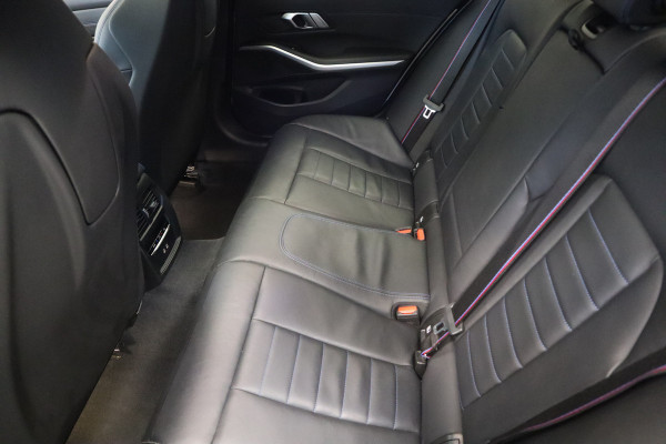 BMW 3-serie 330e xDrive ACC Head-UP Leder Elek. stoelen M sport Schuif/kanteldak 24 maanden garantie mogelijk (*vraag naar de voorwaarden)
