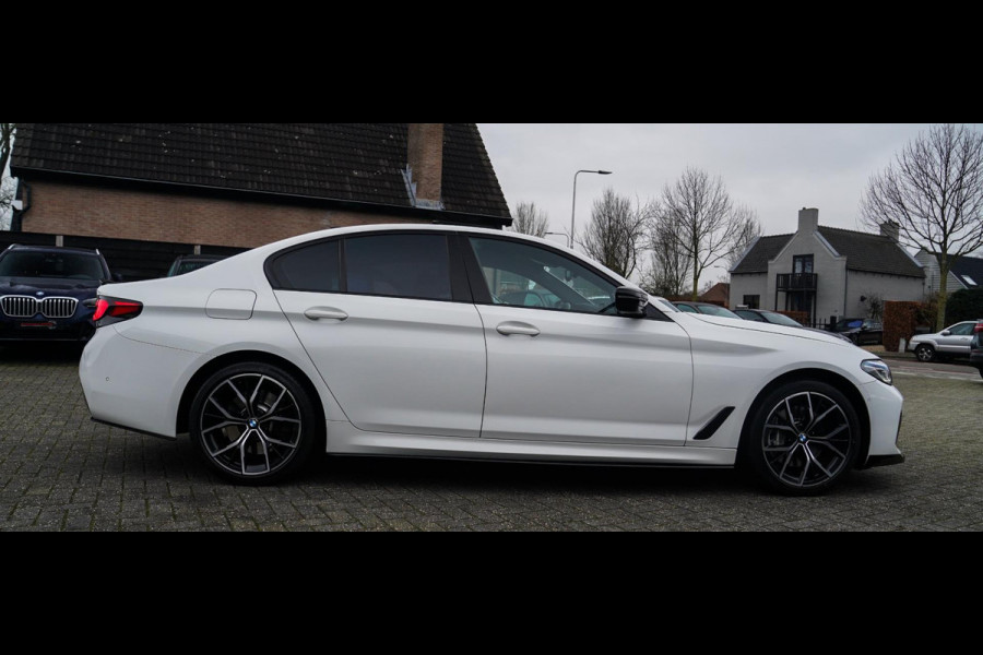 BMW 5 Serie 545e xDrive Business Edition Plus | M-pakket | BTW | Panorama | Bowers&Wilkins | Sfeerverlichting | M-performance |