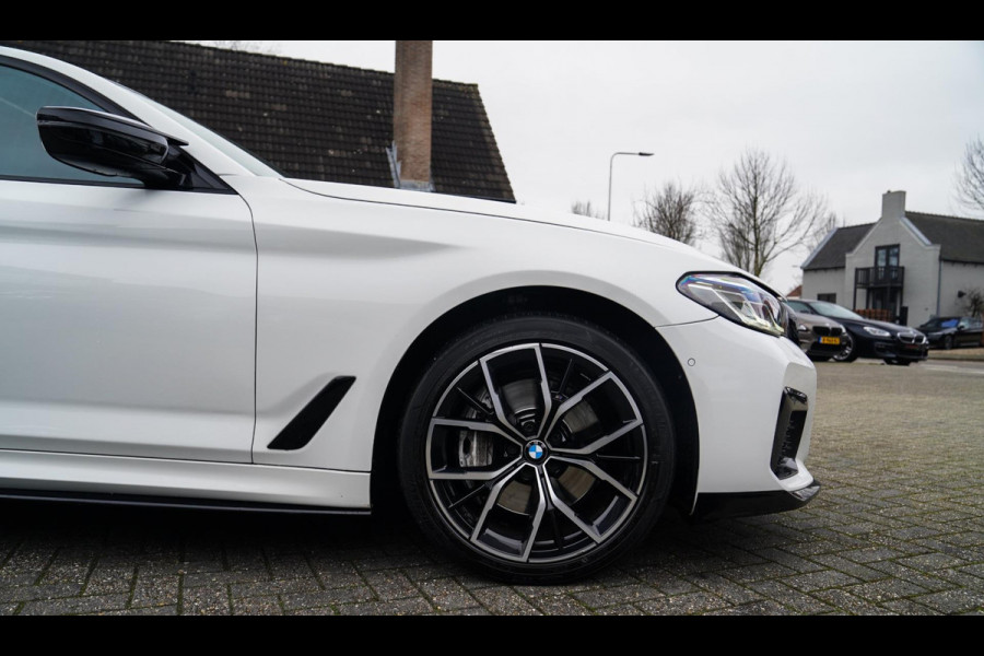 BMW 5 Serie 545e xDrive Business Edition Plus | M-pakket | BTW | Panorama | Bowers&Wilkins | Sfeerverlichting | M-performance |