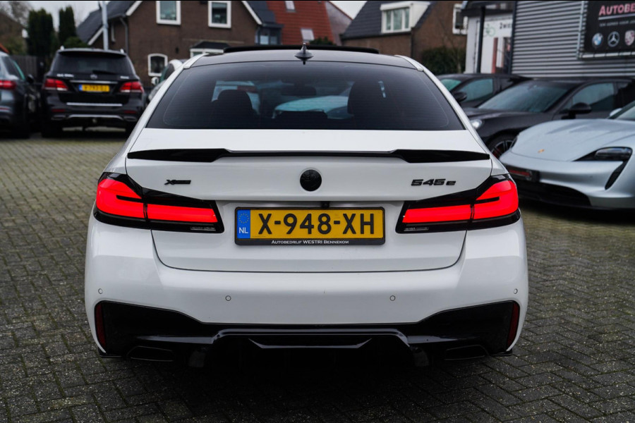 BMW 5 Serie 545e xDrive Business Edition Plus | M-pakket | BTW | Panorama | Bowers&Wilkins | Sfeerverlichting | M-performance |
