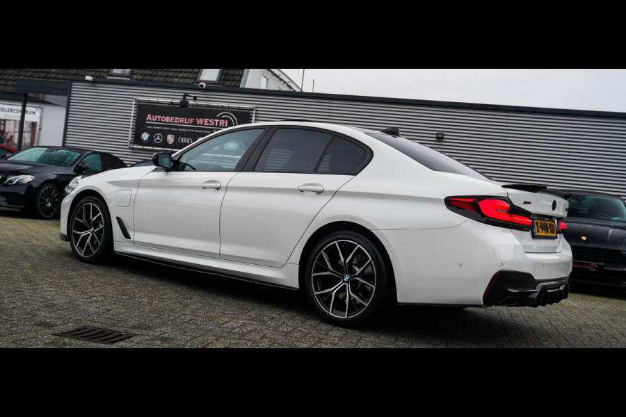 BMW 5 Serie 545e xDrive Business Edition Plus | M-pakket | BTW | Panorama | Bowers&Wilkins | Sfeerverlichting | M-performance |