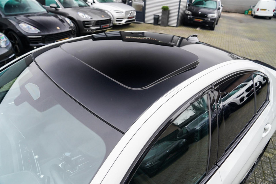 BMW 5 Serie 545e xDrive Business Edition Plus | M-pakket | BTW | Panorama | Bowers&Wilkins | Sfeerverlichting | M-performance |