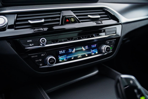 BMW 5 Serie 545e xDrive Business Edition Plus | M-pakket | BTW | Panorama | Bowers&Wilkins | Sfeerverlichting | M-performance |
