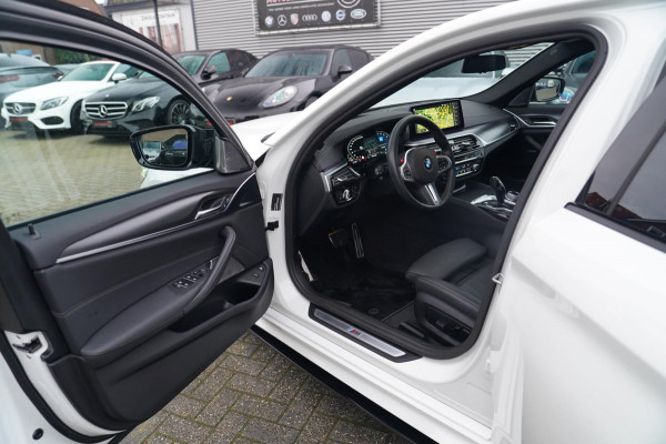 BMW 5 Serie 545e xDrive Business Edition Plus | M-pakket | BTW | Panorama | Bowers&Wilkins | Sfeerverlichting | M-performance |