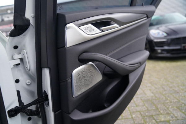 BMW 5 Serie 545e xDrive Business Edition Plus | M-pakket | BTW | Panorama | Bowers&Wilkins | Sfeerverlichting | M-performance |