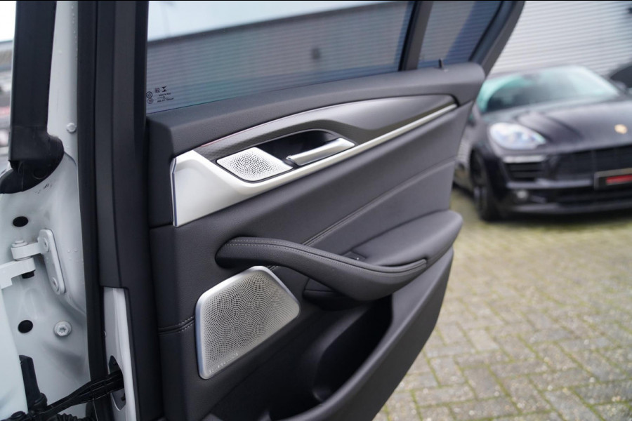 BMW 5 Serie 545e xDrive Business Edition Plus | M-pakket | BTW | Panorama | Bowers&Wilkins | Sfeerverlichting | M-performance |