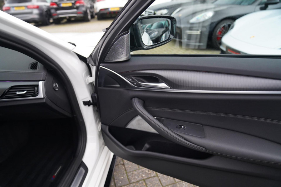 BMW 5 Serie 545e xDrive Business Edition Plus | M-pakket | BTW | Panorama | Bowers&Wilkins | Sfeerverlichting | M-performance |