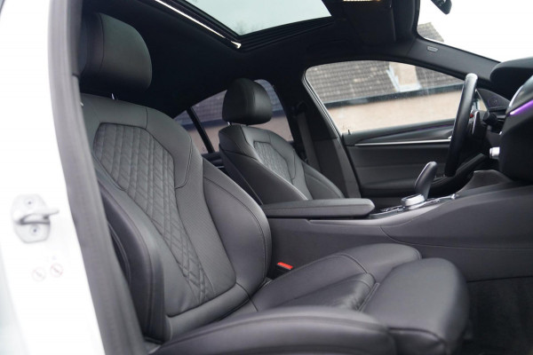 BMW 5 Serie 545e xDrive Business Edition Plus | M-pakket | BTW | Panorama | Bowers&Wilkins | Sfeerverlichting | M-performance |