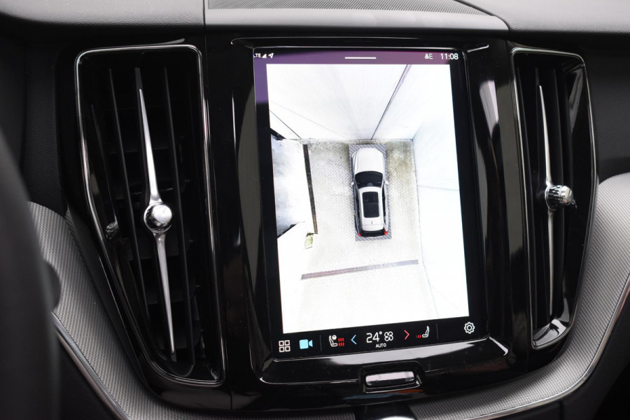 Volvo XC60 T6 350PK Automaat Plug-in Hybrid AWD Plus Dark / Navigatie / 360 Camera / Adaptieve Cruise Control / Stuur & Stoelverwarming / Elektr. Achterklep / Schuifdak / Trekhaak