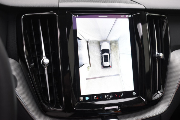 Volvo XC60 T6 350PK Automaat Plug-in Hybrid AWD Plus Dark / Navigatie / 360 Camera / Adaptieve Cruise Control / Stuur & Stoelverwarming / Elektr. Achterklep / Schuifdak / Trekhaak