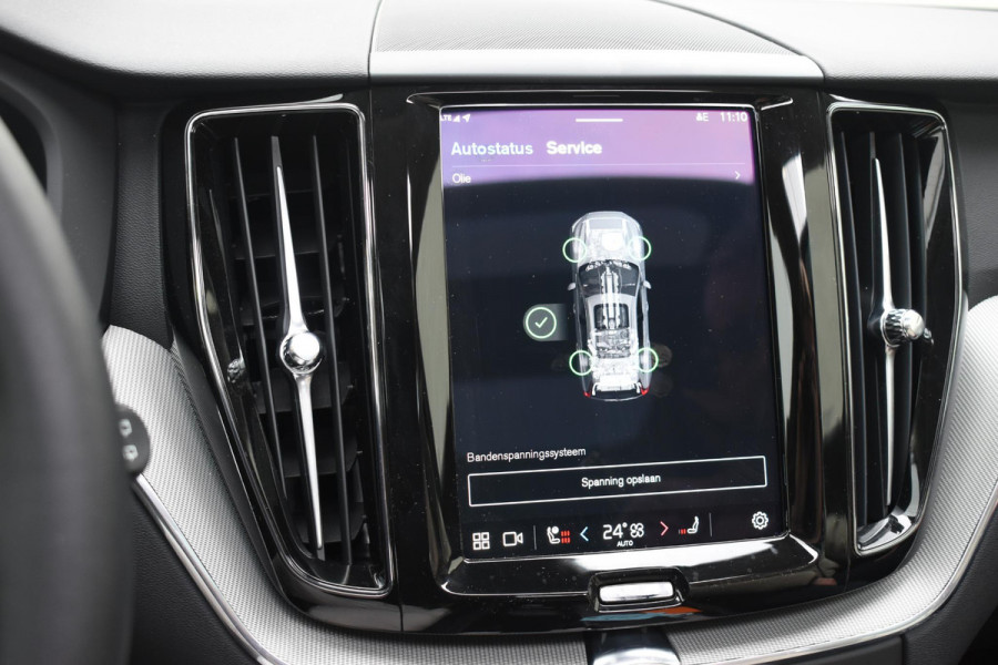 Volvo XC60 T6 350PK Automaat Plug-in Hybrid AWD Plus Dark / Navigatie / 360 Camera / Adaptieve Cruise Control / Stuur & Stoelverwarming / Elektr. Achterklep / Schuifdak / Trekhaak