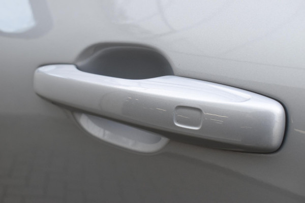 Volvo XC60 T6 350PK Automaat Plug-in Hybrid AWD Plus Dark / Navigatie / 360 Camera / Adaptieve Cruise Control / Stuur & Stoelverwarming / Elektr. Achterklep / Schuifdak / Trekhaak