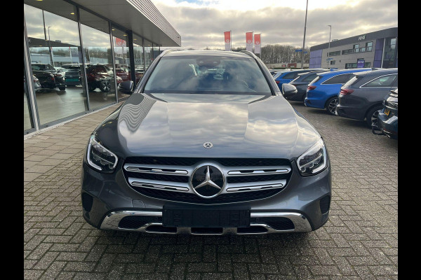 Mercedes-Benz GLC 300e 4MATIC 320pk PHEV | Trekhaak | 19 inch | Stoelverwarming | Adaptive cruise control | Achteruitrijcamera | Elektrisch verstelbare stoelen | Elektrsich verstelbare stoelen | 2 bandensets
