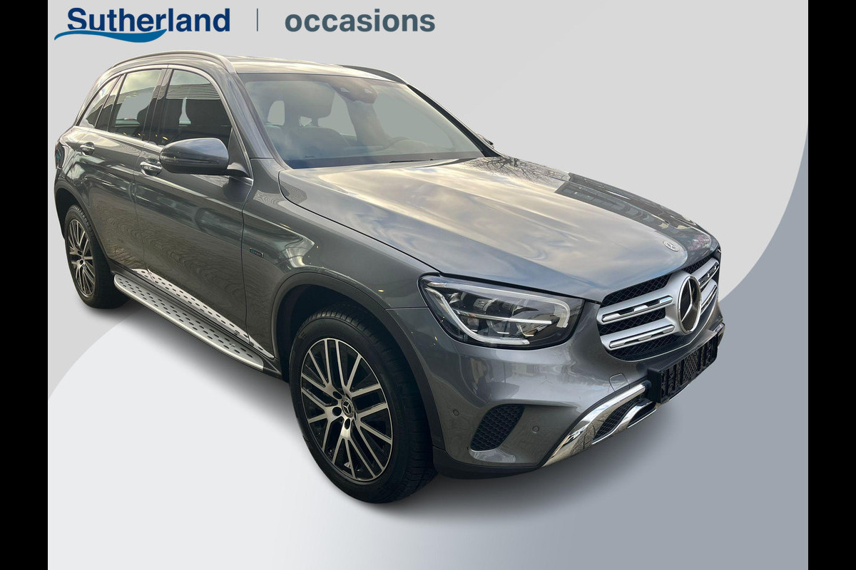 Mercedes-Benz GLC 300e 4MATIC 320pk PHEV | Trekhaak | 19 inch | Stoelverwarming | Adaptive cruise control | Achteruitrijcamera | Elektrisch verstelbare stoelen | Elektrsich verstelbare stoelen | 2 bandensets