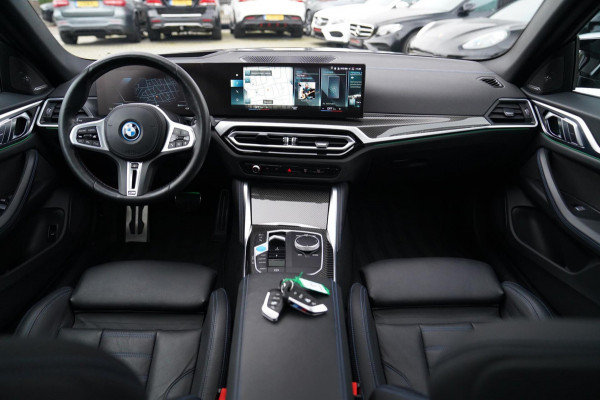BMW i4 M50 High Executive 84 kWh | BTW | 360 Camera | LASER | Dravitgrau metallic | Adaptieve Cruise | Trekhaak | Schuif/kanteldak