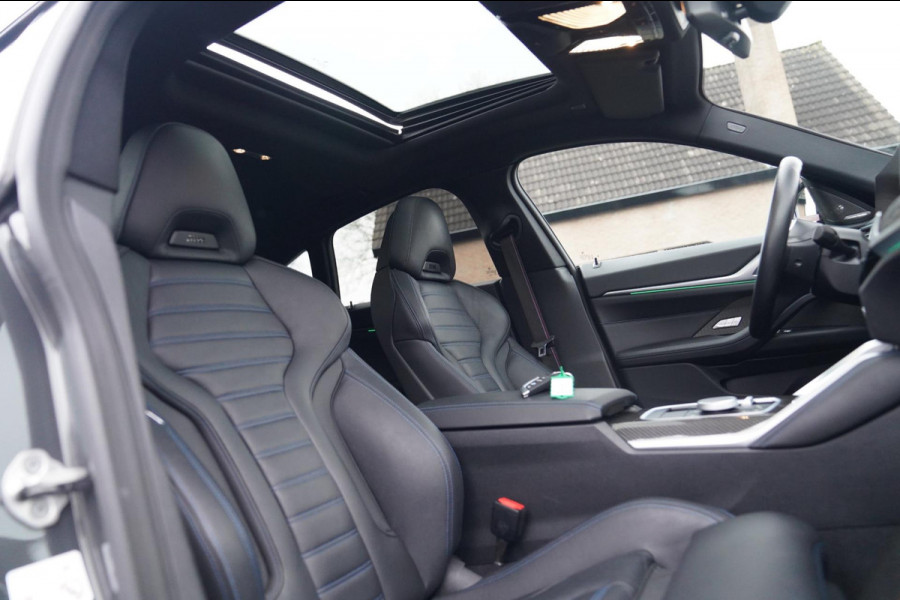 BMW i4 M50 High Executive 84 kWh | BTW | 360 Camera | LASER | Dravitgrau metallic | Adaptieve Cruise | Trekhaak | Schuif/kanteldak