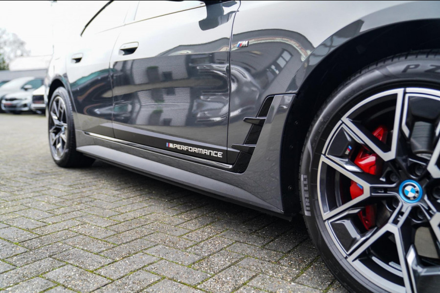 BMW i4 M50 High Executive 84 kWh | BTW | 360 Camera | LASER | Dravitgrau metallic | Adaptieve Cruise | Trekhaak | Schuif/kanteldak