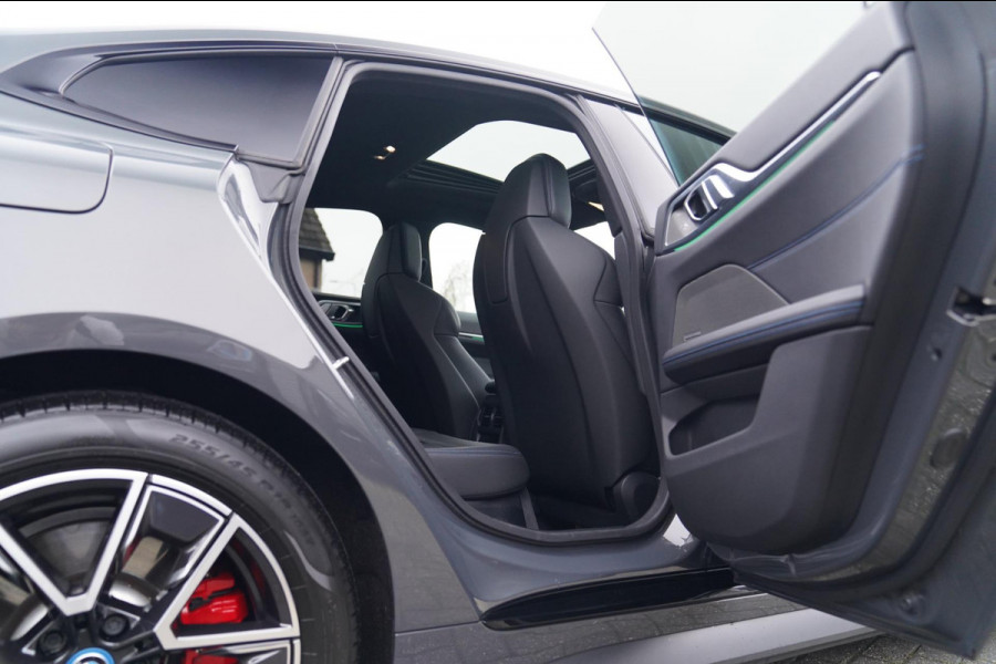 BMW i4 M50 High Executive 84 kWh | BTW | 360 Camera | LASER | Dravitgrau metallic | Adaptieve Cruise | Trekhaak | Schuif/kanteldak