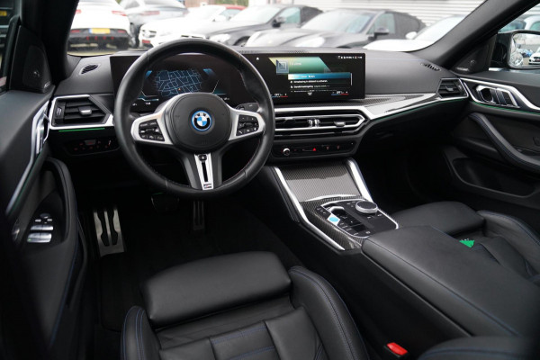 BMW i4 M50 High Executive 84 kWh | BTW | 360 Camera | LASER | Dravitgrau metallic | Adaptieve Cruise | Trekhaak | Schuif/kanteldak