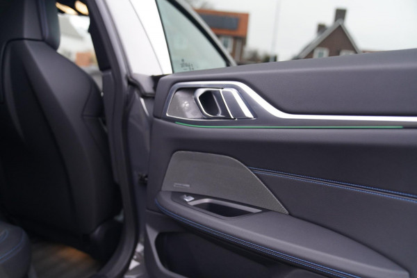 BMW i4 M50 High Executive 84 kWh | BTW | 360 Camera | LASER | Dravitgrau metallic | Adaptieve Cruise | Trekhaak | Schuif/kanteldak