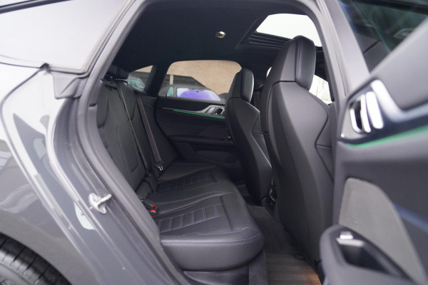 BMW i4 M50 High Executive 84 kWh | BTW | 360 Camera | LASER | Dravitgrau metallic | Adaptieve Cruise | Trekhaak | Schuif/kanteldak