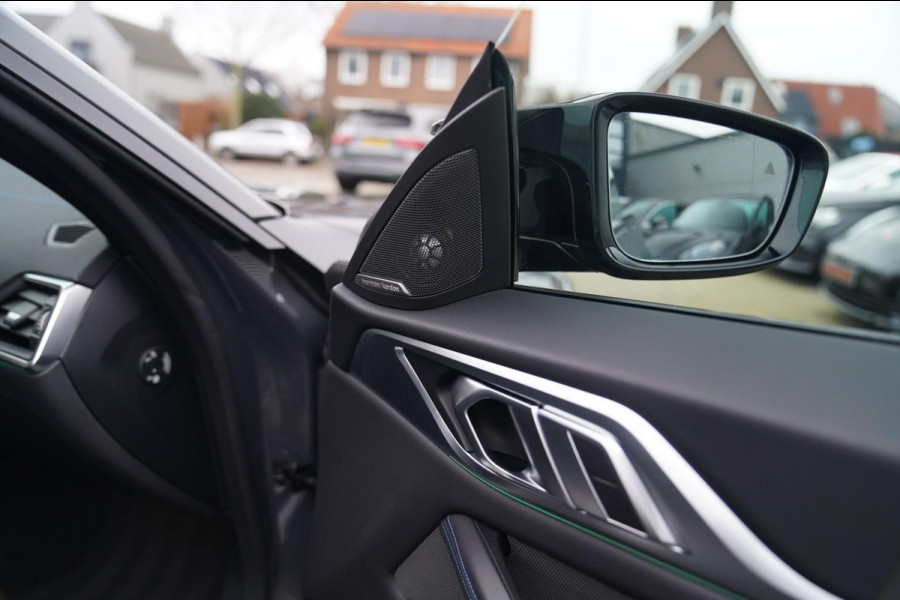BMW i4 M50 High Executive 84 kWh | BTW | 360 Camera | LASER | Dravitgrau metallic | Adaptieve Cruise | Trekhaak | Schuif/kanteldak