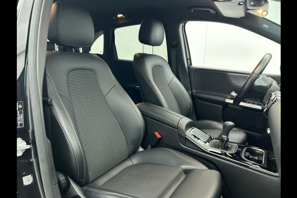 Mercedes-Benz B-Klasse 180 Premium WIDESCREEN | TREKHAAK | STOF-LEDER