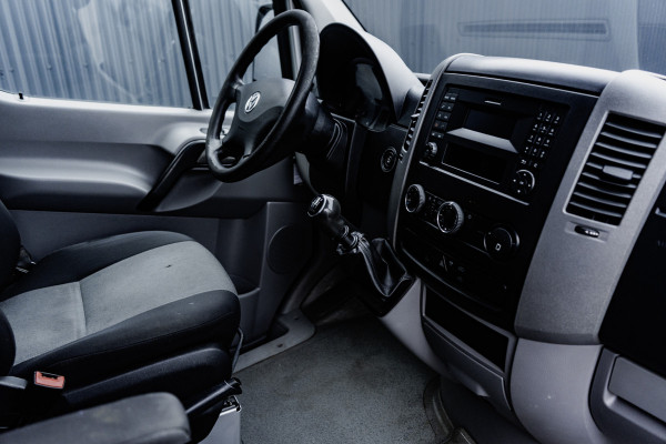 Volkswagen Crafter 35 2.0 TDI L3H2 | Airco | 140PK | Nette staat | Laadruimte gestoffeerd