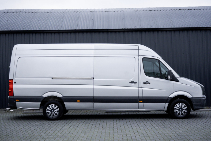 Volkswagen Crafter 35 2.0 TDI L3H2 | Airco | 140PK | Nette staat | Laadruimte gestoffeerd
