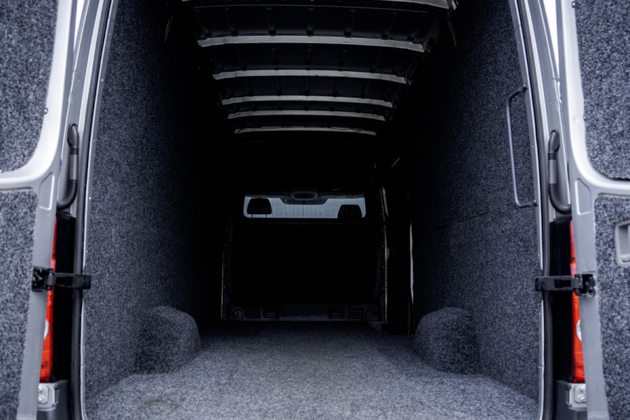 Volkswagen Crafter 35 2.0 TDI L3H2 | Airco | 140PK | Nette staat | Laadruimte gestoffeerd