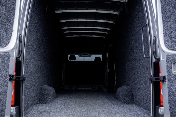 Volkswagen Crafter 35 2.0 TDI L3H2 | Airco | 140PK | Nette staat | Laadruimte gestoffeerd