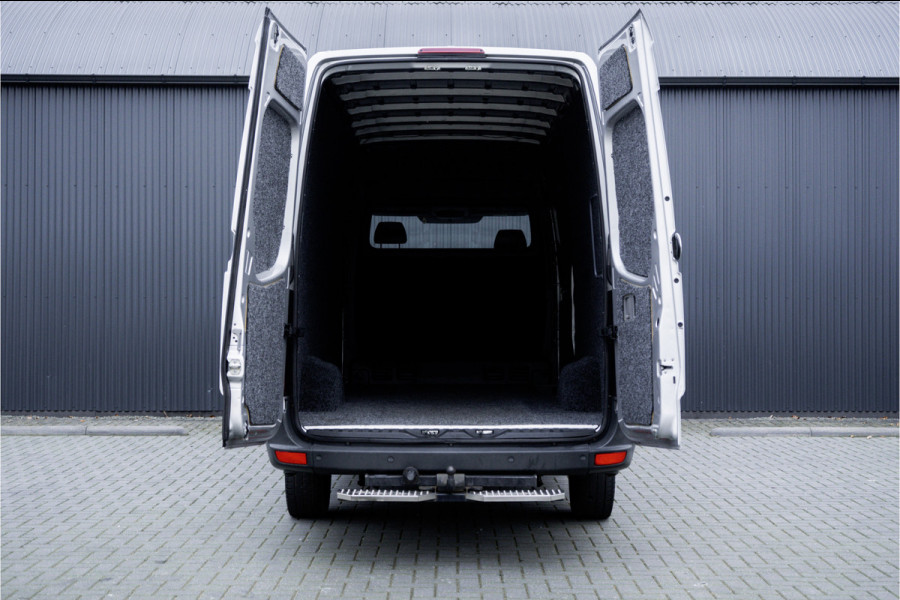 Volkswagen Crafter 35 2.0 TDI L3H2 | Airco | 140PK | Nette staat | Laadruimte gestoffeerd