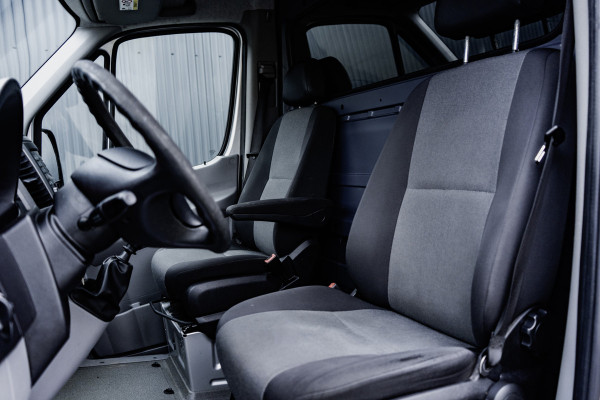 Volkswagen Crafter 35 2.0 TDI L3H2 | Airco | 140PK | Nette staat | Laadruimte gestoffeerd