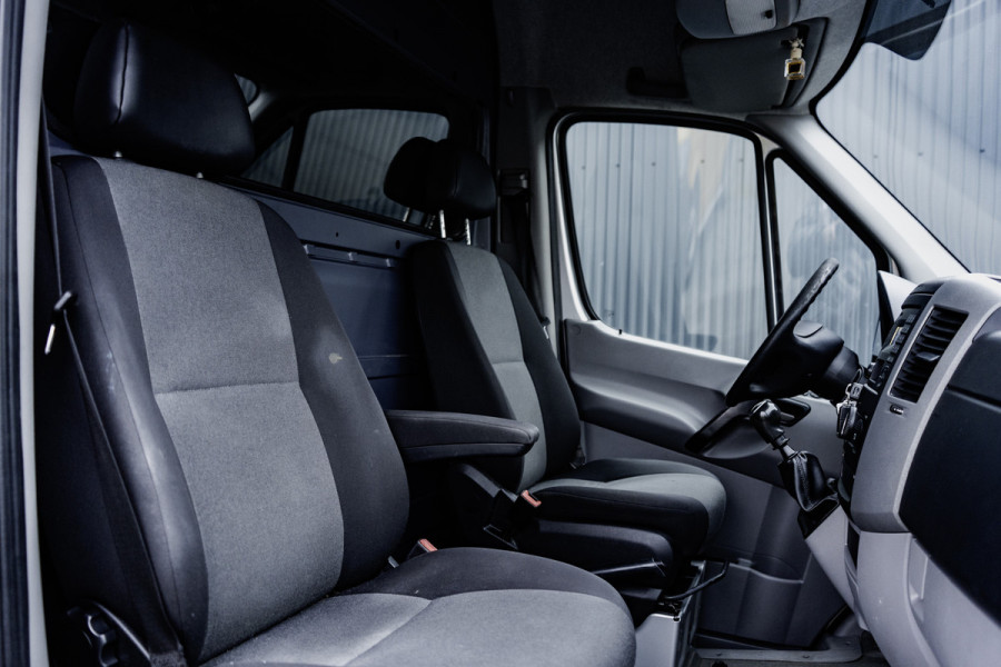 Volkswagen Crafter 35 2.0 TDI L3H2 | Airco | 140PK | Nette staat | Laadruimte gestoffeerd