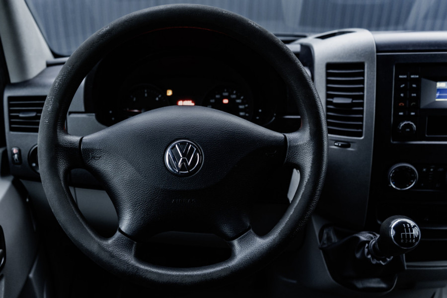 Volkswagen Crafter 35 2.0 TDI L3H2 | Airco | 140PK | Nette staat | Laadruimte gestoffeerd