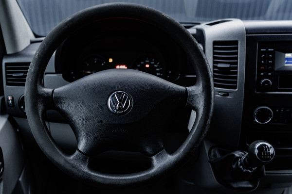 Volkswagen Crafter 35 2.0 TDI L3H2 | Airco | 140PK | Nette staat | Laadruimte gestoffeerd