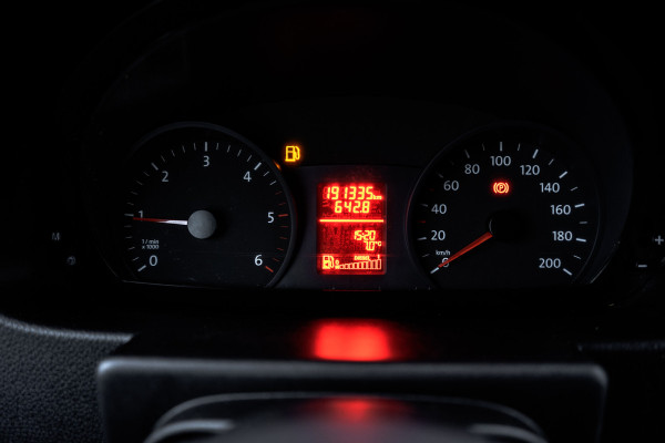 Volkswagen Crafter 35 2.0 TDI L3H2 | Airco | 140PK | Nette staat | Laadruimte gestoffeerd